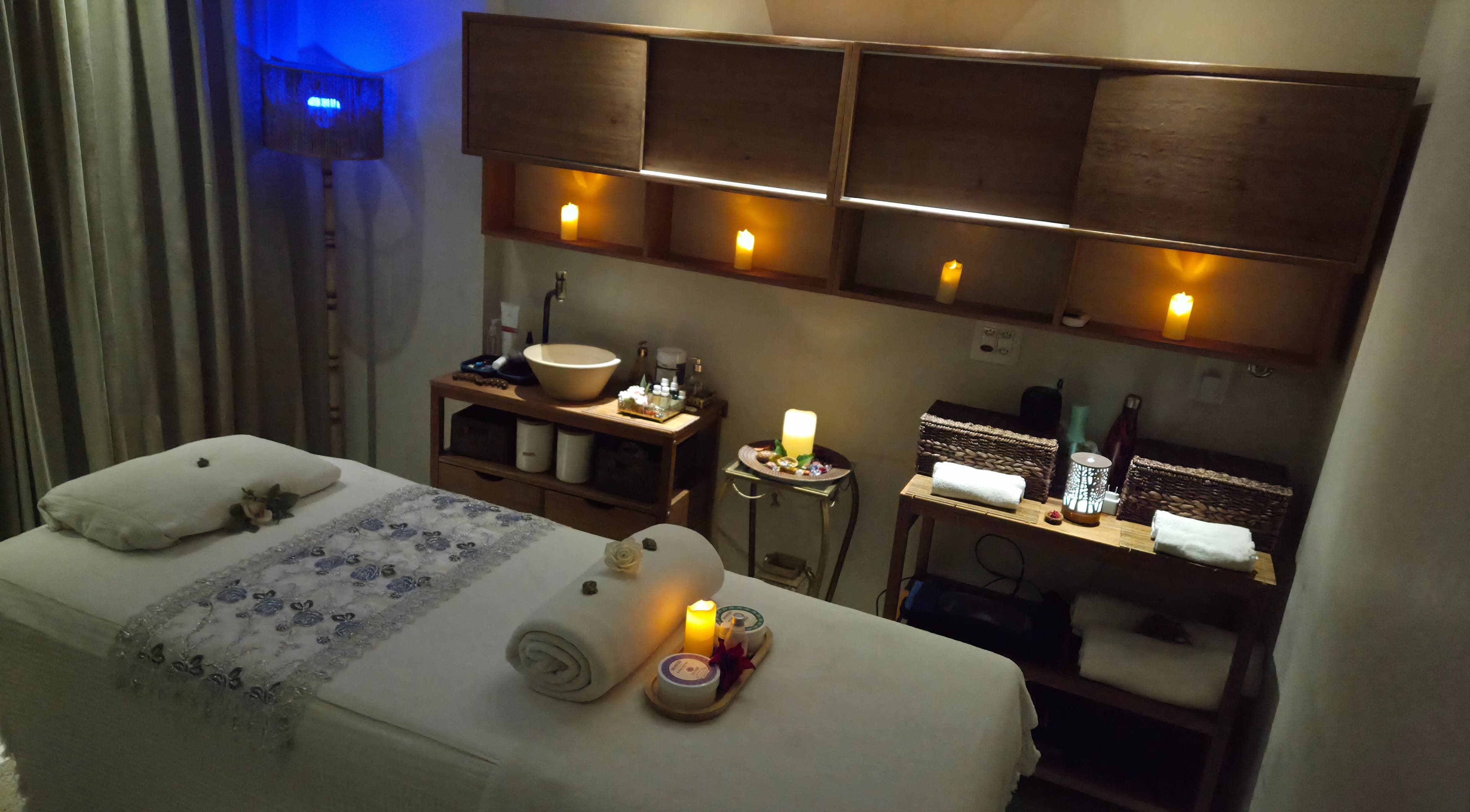 Sala de massagem aconchegante do Niterói Studio MassoTerapia E Holismo Terapias Integrativas, Niterói, Rio De Janeiro, BR.