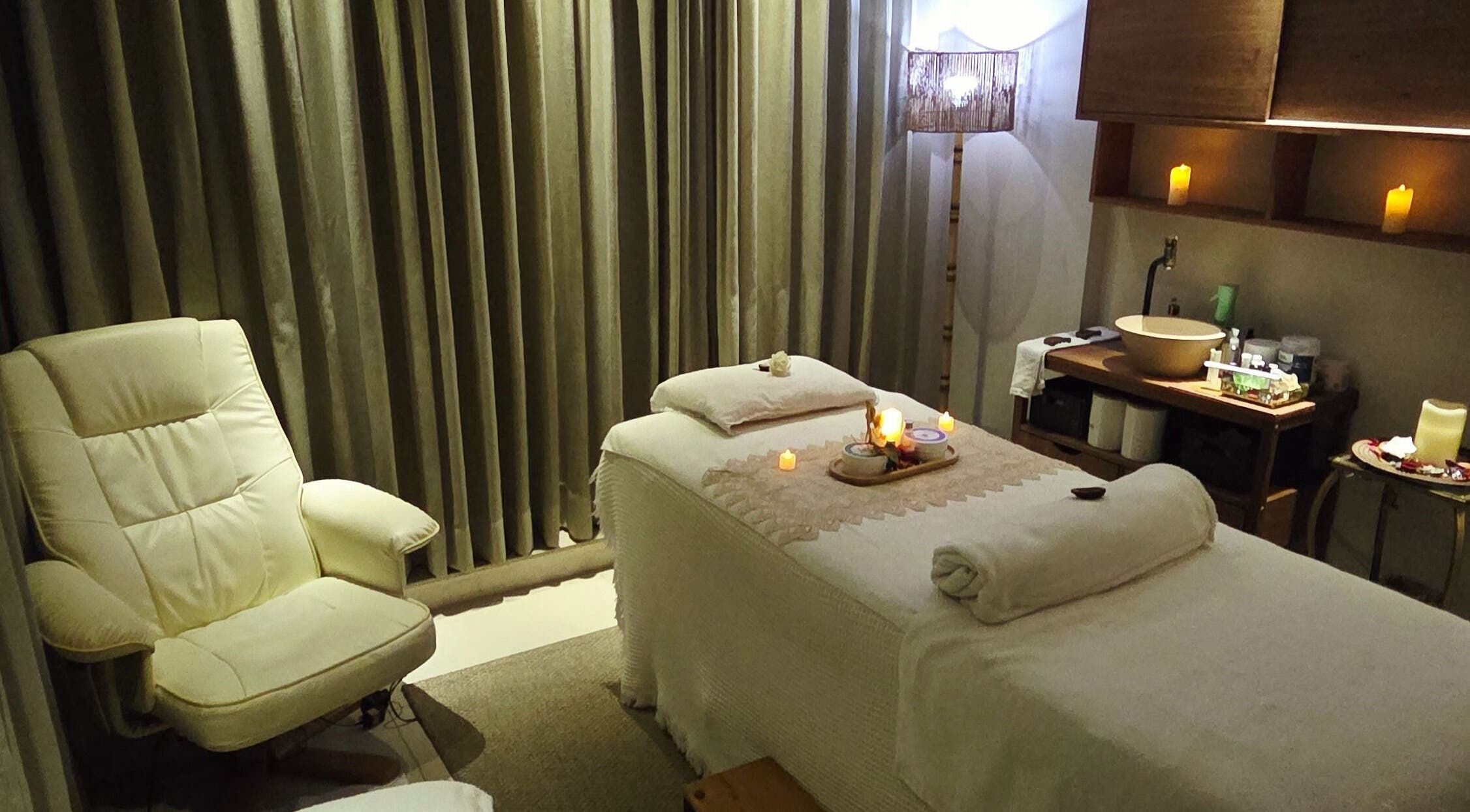 Sala de massagem aconchegante no Niterói Studio MassoTerapia E Holismo Terapias Integrativas, Niterói, Rio De Janeiro, BR.