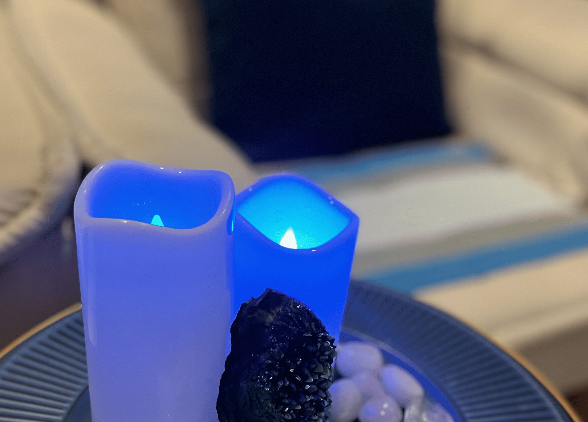 Velas azuis decorativas em Niterói Studio MassoTerapia E Holismo Terapias Integrativas, Niterói, Rio De Janeiro, BR.