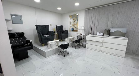 Elegant salon interior at Faina Ladies Salon, أبو ظبي, أبو ظبي, AE, featuring modern chairs and stylish decor.