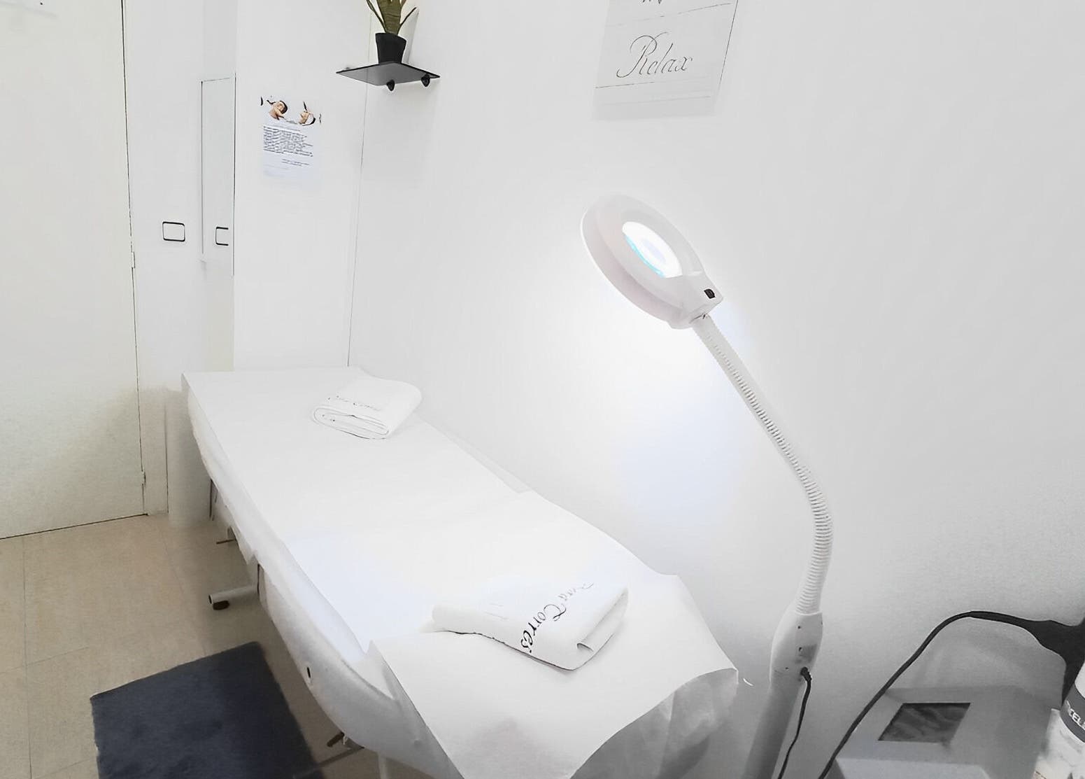 Sala de tratamientos en Estetica Avanzada Torres, Leganés, Comunidad De Madrid, ES. Ambiente relajante y profesional.