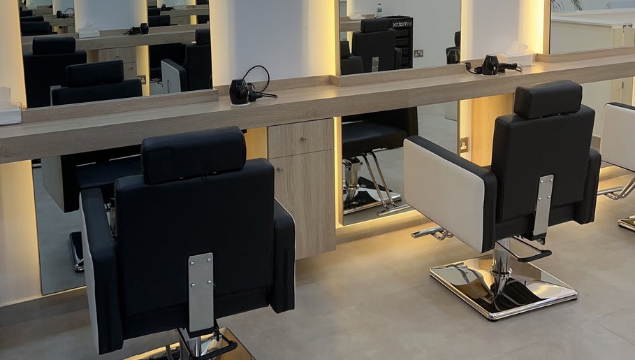Ray Avenue Ladies Salon изображение 1