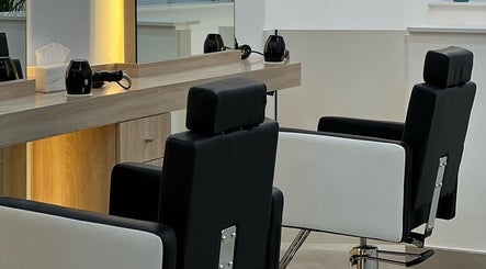 Ray Avenue Ladies Salon изображение 2
