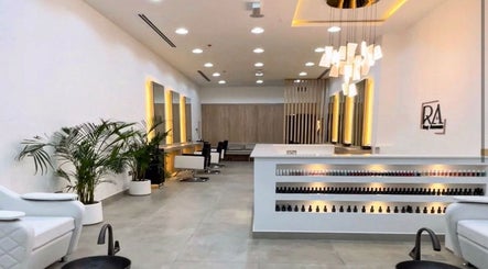 Ray Avenue Ladies Salon изображение 3