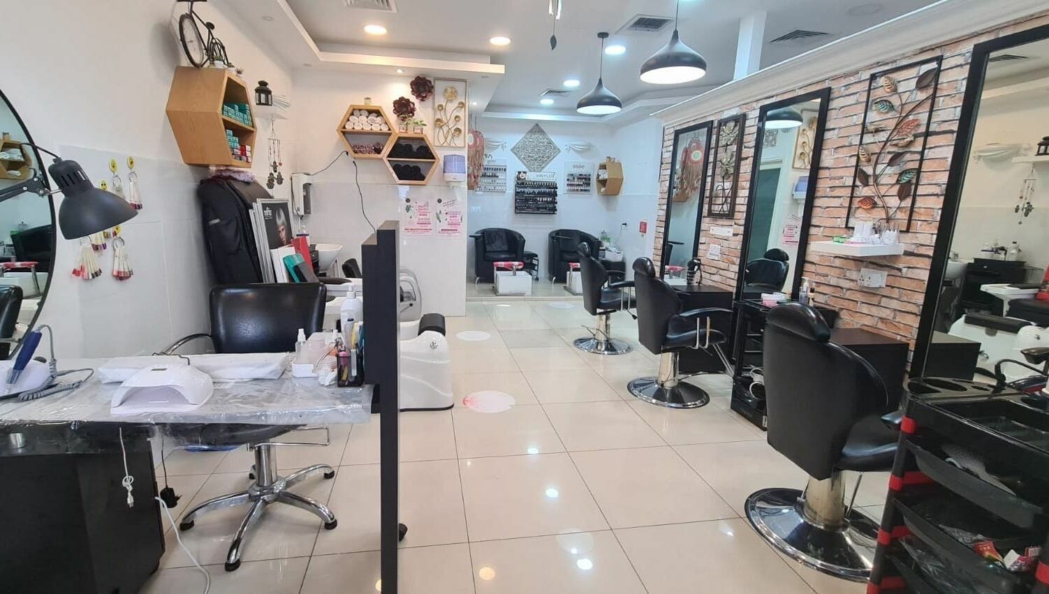 Stylish interior of Pretty Eye Ladies Saloon in Dubai, AE, featuring modern chairs and decor.