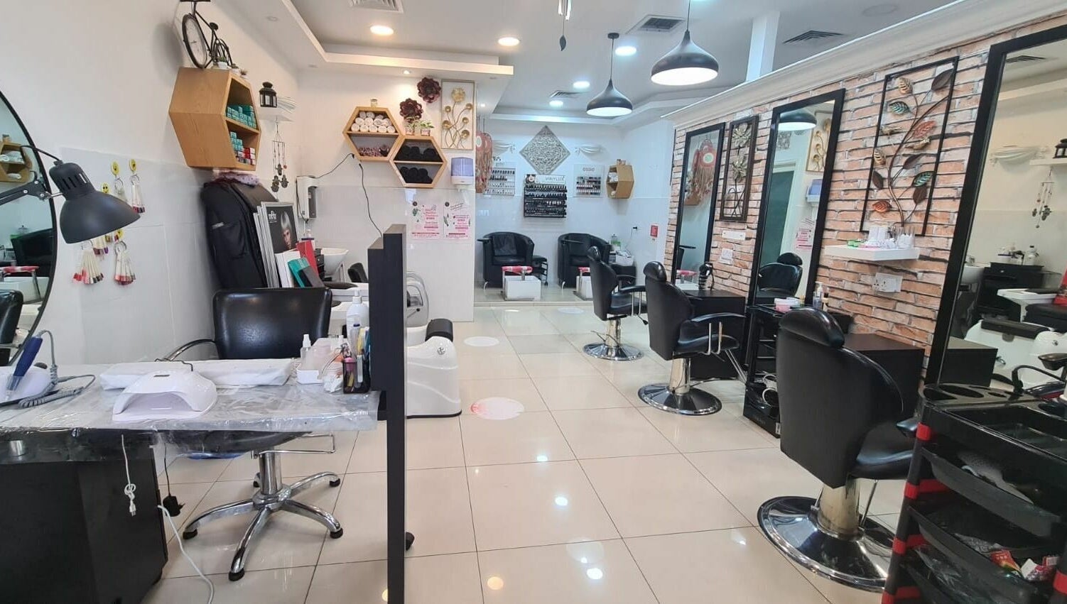 Stylish interior of Pretty Eye Ladies Saloon in Dubai, AE, featuring modern chairs and decor.