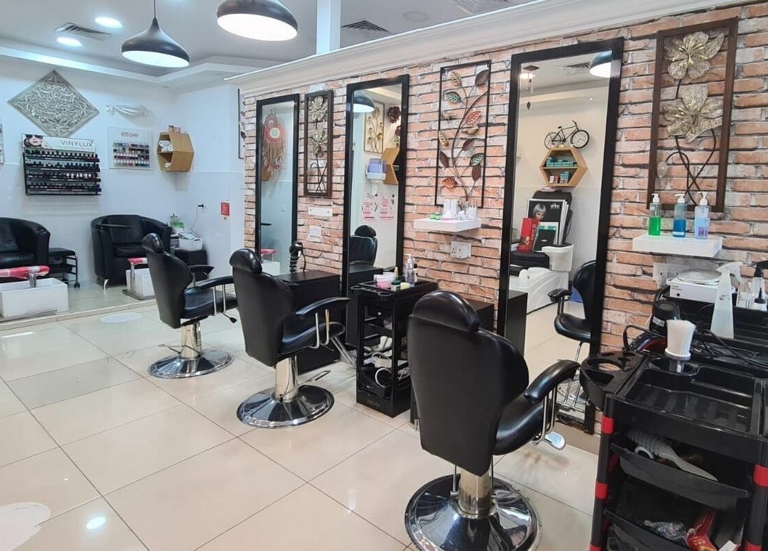 Elegant interior of Pretty Eye Ladies Saloon, Dubai, AE, featuring styling stations and modern decor.