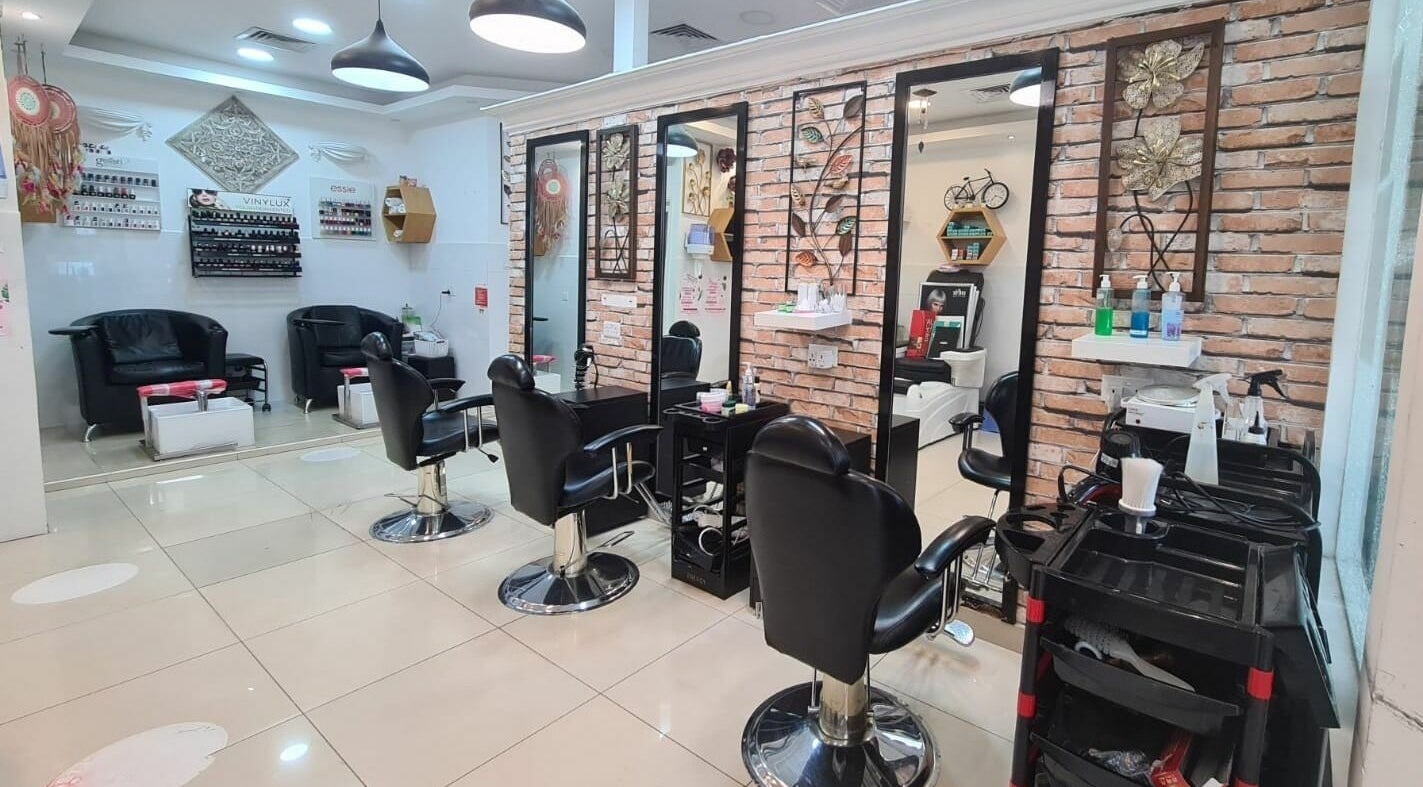 Elegant interior of Pretty Eye Ladies Saloon, Dubai, AE, featuring styling stations and modern decor.