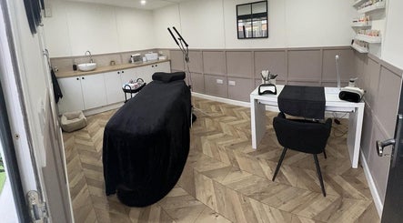 The Lash and Beauty Bar