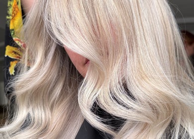 Styled blonde hair with golden waves at saradoeshair in Stoke-on-Trent, England, GB.