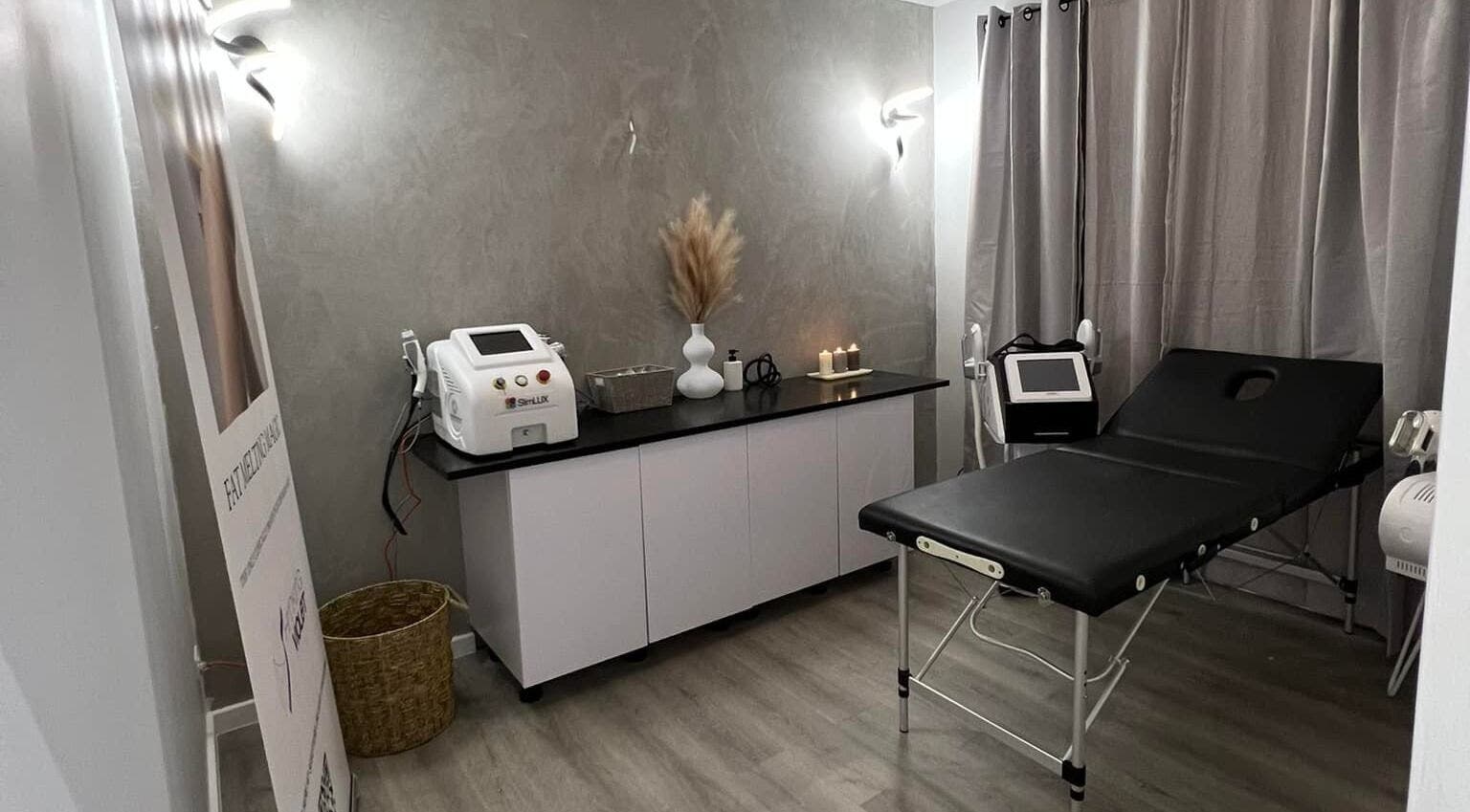 Treatment room at Sculpture Line Body Contouring in Kelmscott, WA, with relaxing ambiance and modern equipment.