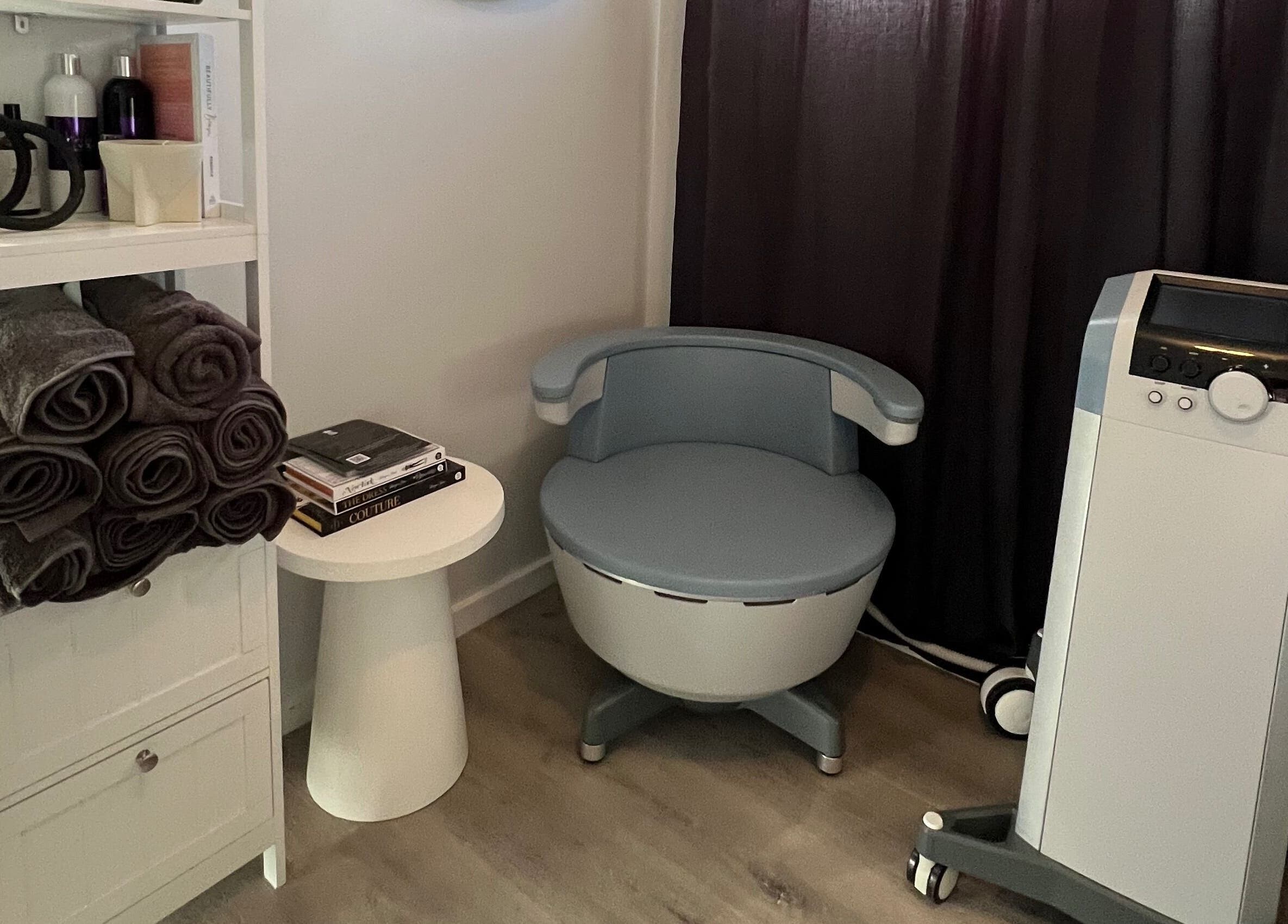 Cozy corner at Sculpture Line Body Contouring in Kelmscott, Western Australia, AU featuring a plush chair and equipment.