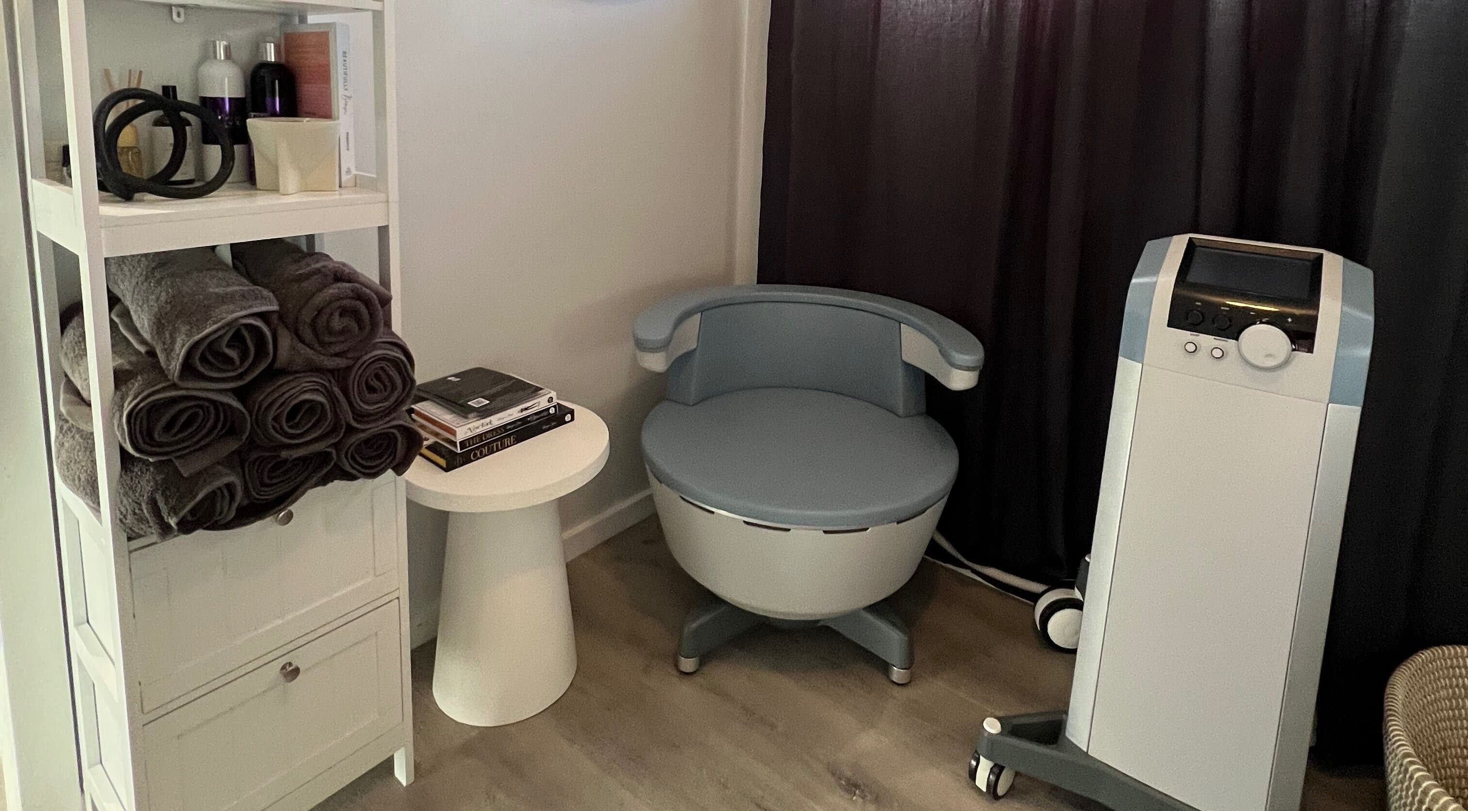 Cozy corner at Sculpture Line Body Contouring in Kelmscott, Western Australia, AU featuring a plush chair and equipment.