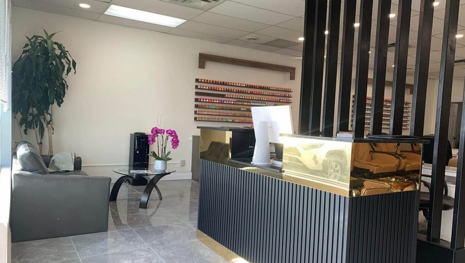 The Lounge Nails Spa & Beauty Bar, bild 1