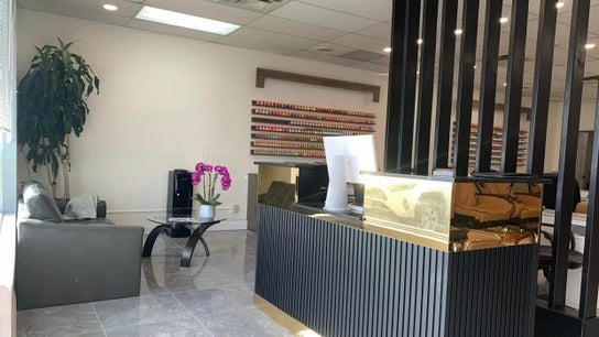 The Lounge Nails Spa & Beauty Bar