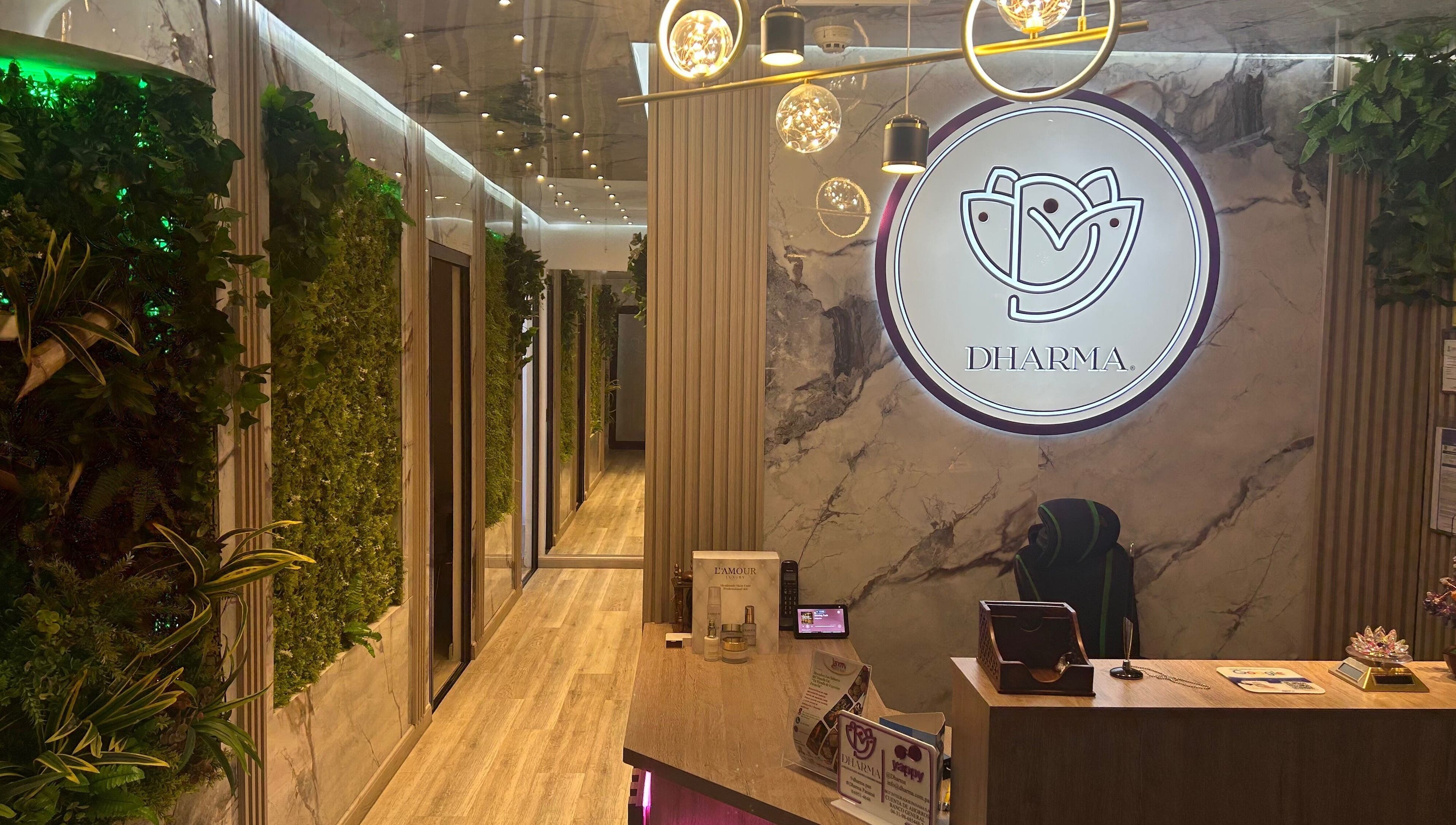 Recepción en Dharma Panamá con diseño moderno y verde natural en Panamá, Provincia De Panamá, PA.