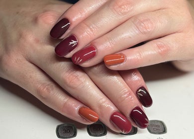 Elegant nail art by Polished by Bec Mobile Nail Services in Grimsby, Ontario, CA showcasing autumn colors.