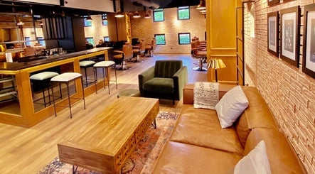 Barbier Du Roi studio & club