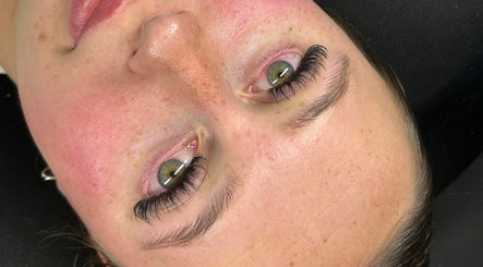 Syds Lashes image 2