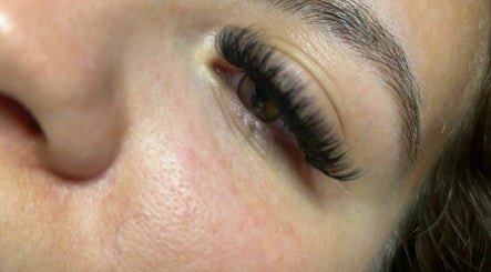 Syds Lashes image 3