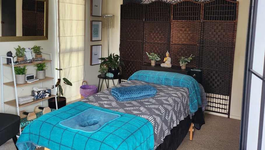Knotless Massage image 1