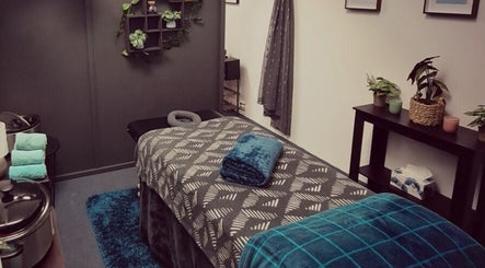 Knotless Massage image 3