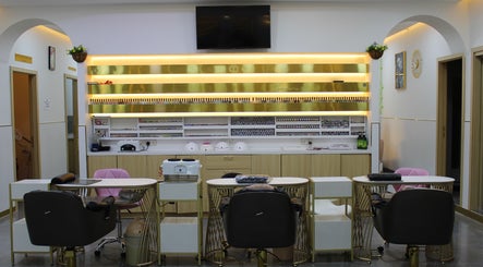 Companian Beauty Salon & Spa (Silicon Central Mall) изображение 3