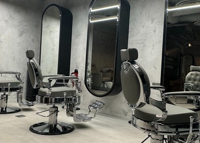 صورة كراسي حلاقة فاخرة في SHNB | شنب، الرياض، منطقة الرياض، السعودية.