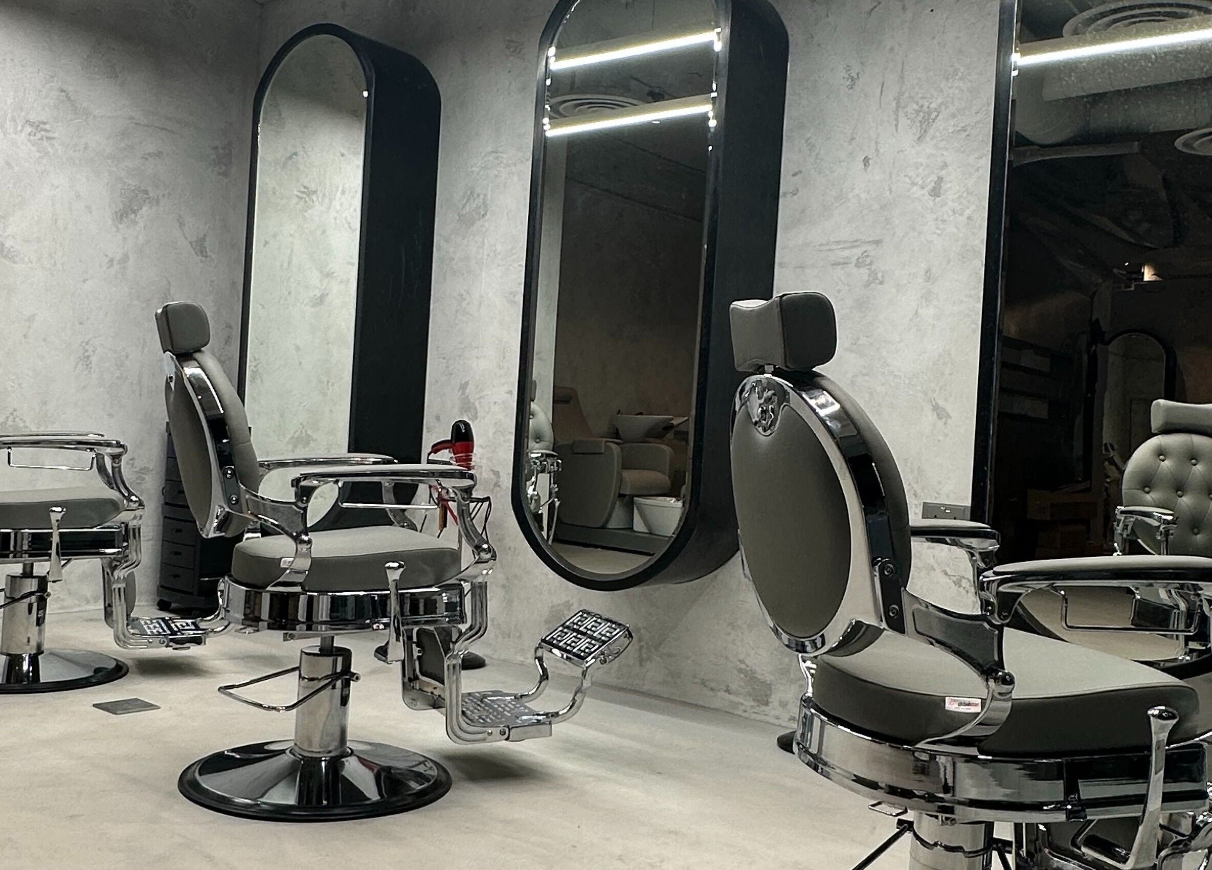 صورة كراسي حلاقة فاخرة في SHNB | شنب، الرياض، منطقة الرياض، السعودية.