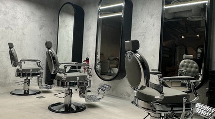 صورة كراسي حلاقة فاخرة في SHNB | شنب، الرياض، منطقة الرياض، السعودية.