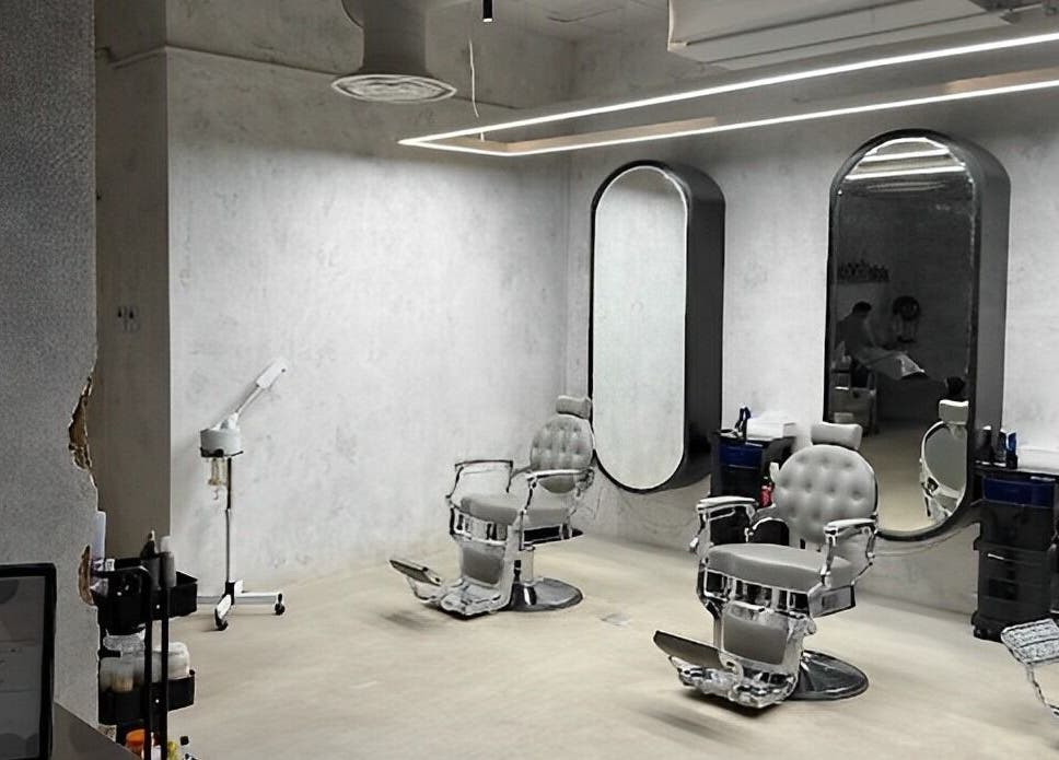 صالة تجميل عصرية في SHNB | شنب، الرياض، منطقة الرياض، السعودية، تضم كراسي ومرايا أنيقة.