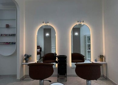 Chic salon mirrors at Enana Ladies Beauty Salon, Dubai, Dubai, AE, offering a tranquil beauty experience.