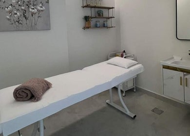 Tranquil treatment room at Enana Ladies Beauty Salon, Dubai, Dubai, AE with a massage bed and modern sink.