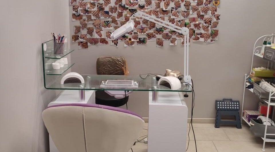 Sala manicure di Beauty Line Tivoli, Lazio, Lazio, IT, con postazione elegante e accessori professionali.