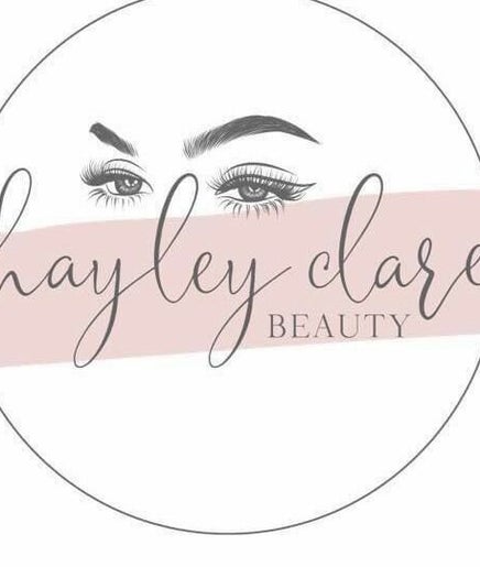 Hayley Clare Beauty Bild 2