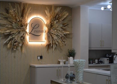 Elegant decorative wall at Lounais - Formerly Guys and Dolls, Burton Upon Trent, England, GB.