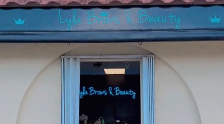 Lyla Brows & Beauty charming facade at Deerfield Beach, Florida, US invites you inside for premium beauty services.