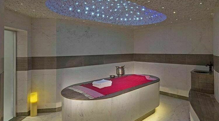Luxurious spa room at Rayya Wellness, The Retreat Palm Dubai Spa in Dubai, Dubai, AE with star-like ceiling lights.