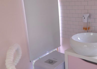 Chic basin at Shardilly Nails in Hebburn, England, GB, with modern decor enhancing the serene ambiance.
