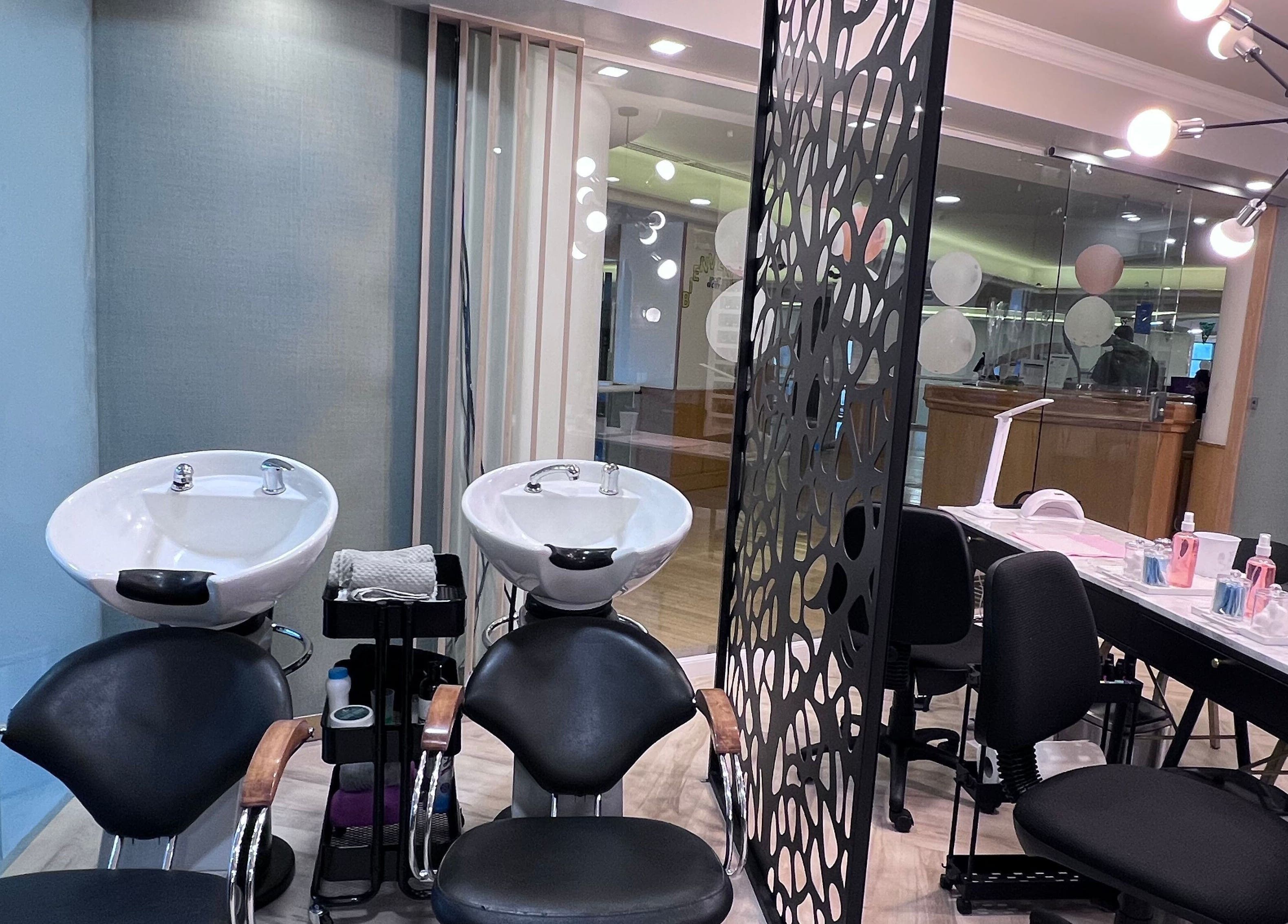 Área de lavado de cabello en Bicha Studios, Ciudad Obregón, Ciudad De México, MX.