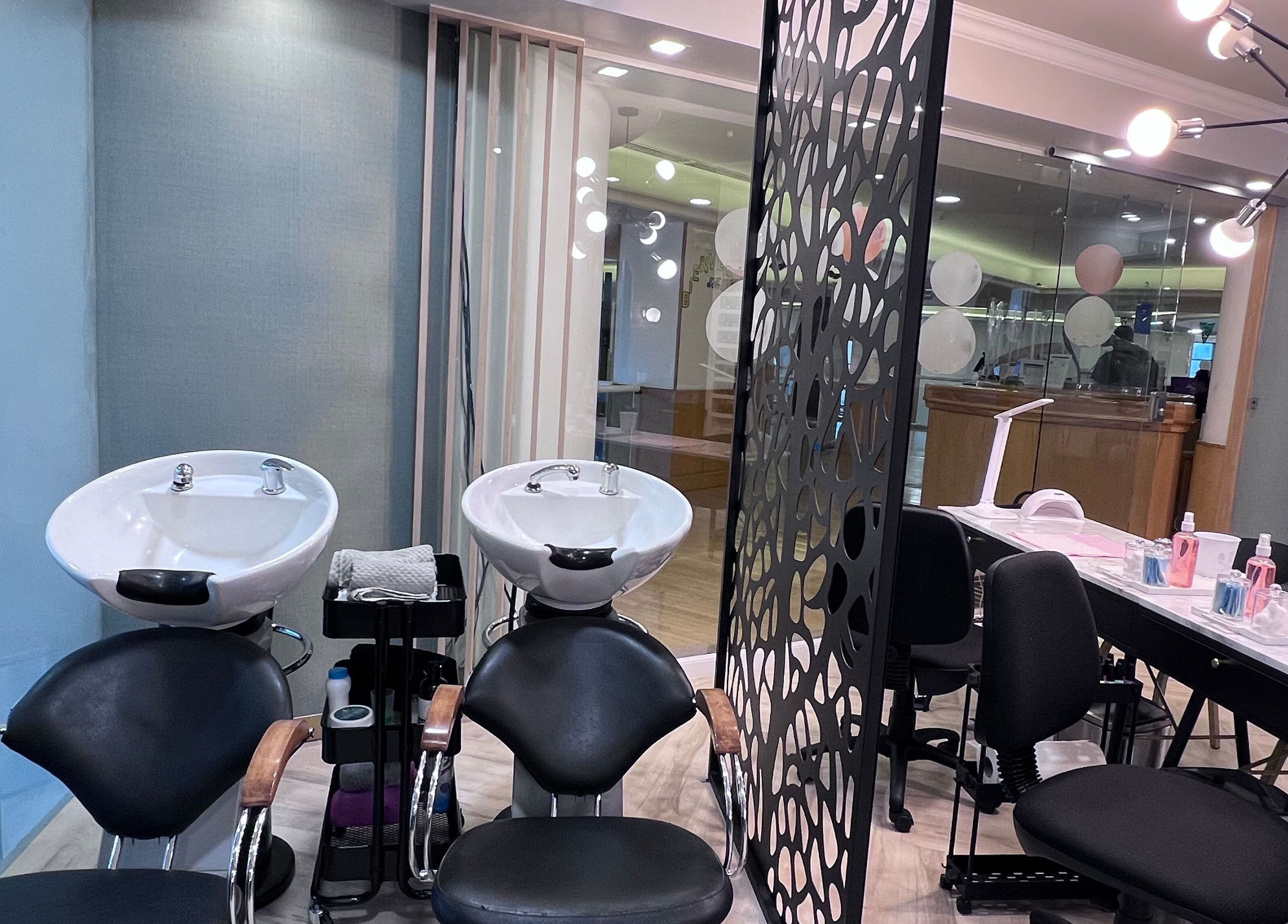 Área de lavado de cabello en Bicha Studios, Ciudad Obregón, Ciudad De México, MX.