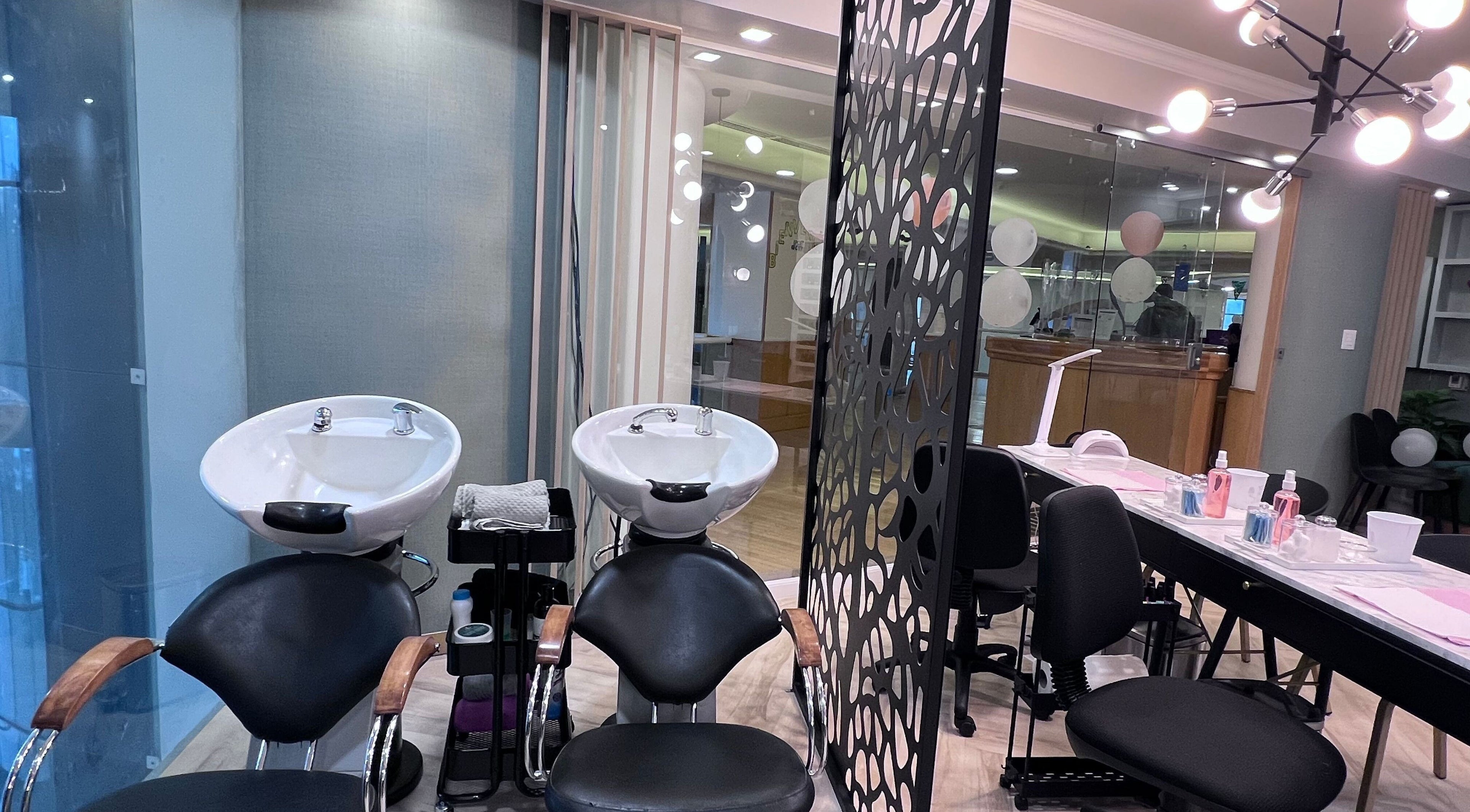 Área de lavado de cabello en Bicha Studios, Ciudad Obregón, Ciudad De México, MX.