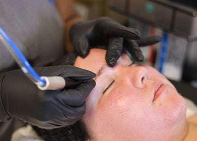 HydraFacial treatment at Sculpted Aesthetic Miami, Miami Lakes, Florida, US, enhancing skin radiance.