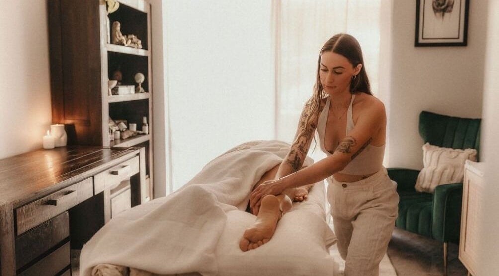 Relaxing massage at Soul Sacrum Massage Therapy in Stoneville, Western Australia, AU. Soothing ambiance.