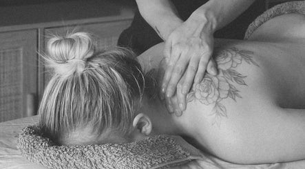 Relaxing back massage at Soul Sacrum Massage Therapy, Stoneville, Western Australia, AU. Serene and rejuvenating.