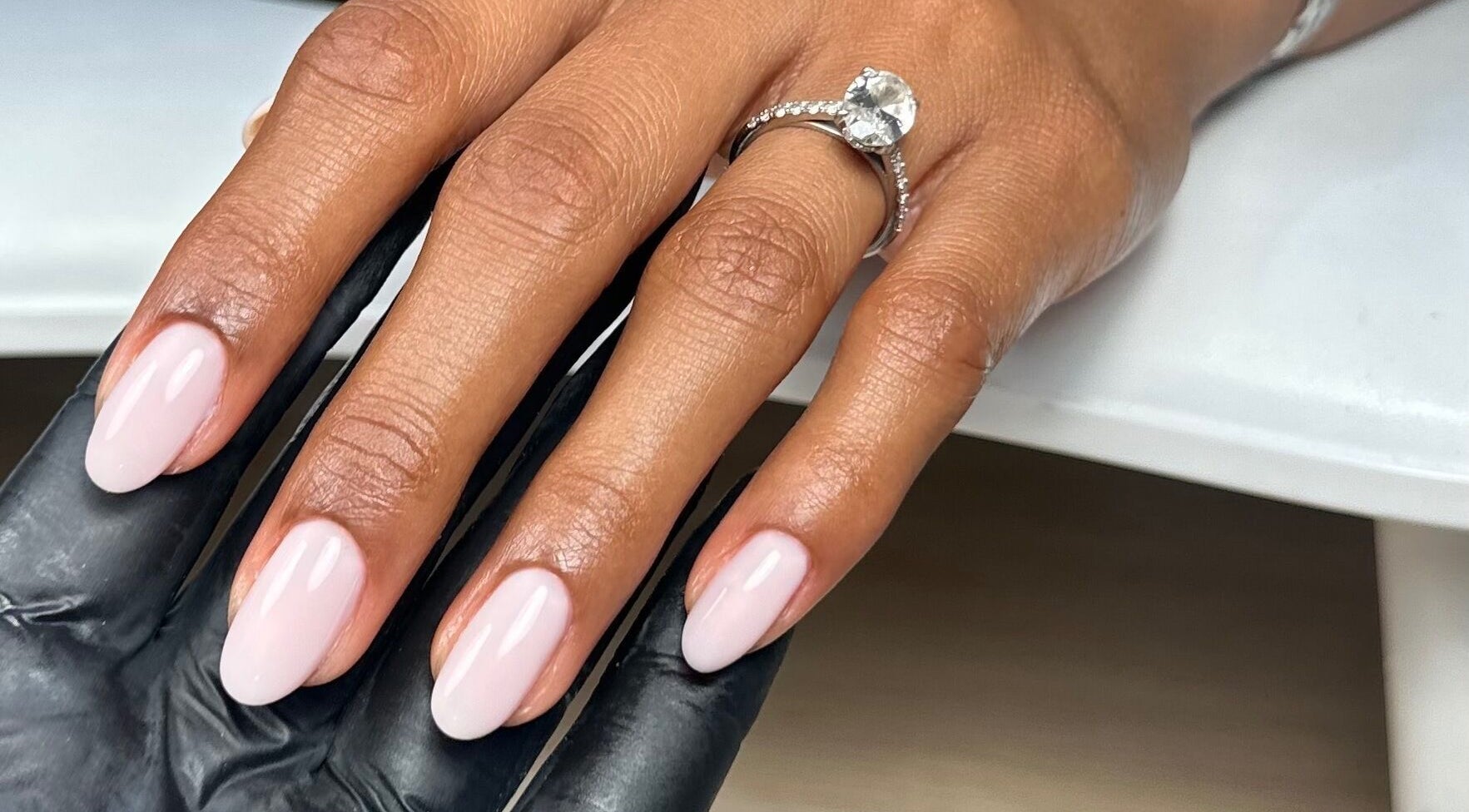 Elegant nail art at Nails By Cátia Patrícia, Edgware, England, GB showcasing polished, oval-shaped nails.