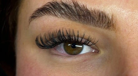 LASHESONTHERUNBYJESS DONNYBROOK SALON billede 3