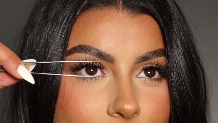 AM LASHES & BEAUTY image 1