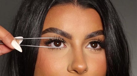 AM LASHES & BEAUTY image 3