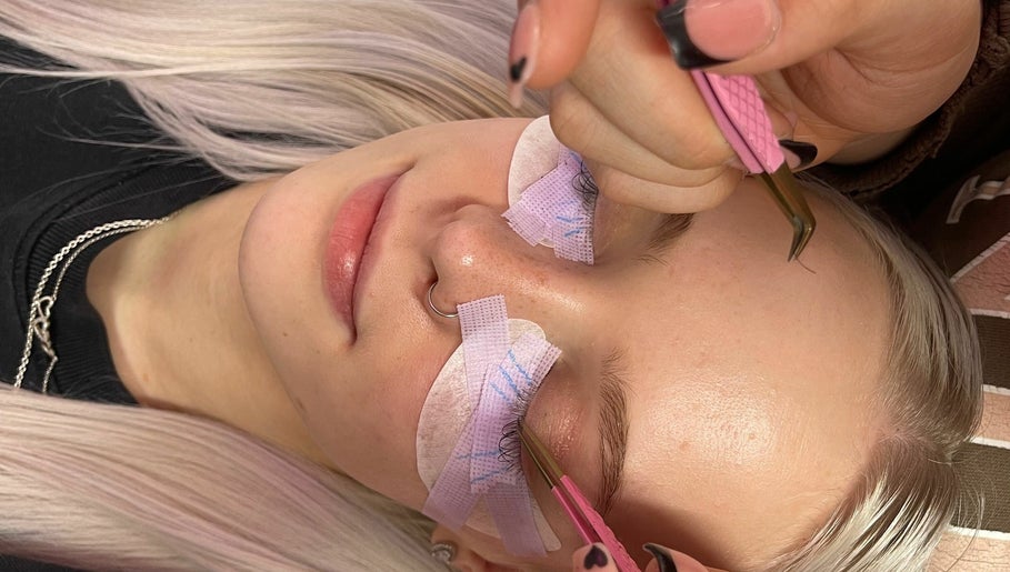 Pink Bubble Lashes & Training Academy – kuva 1